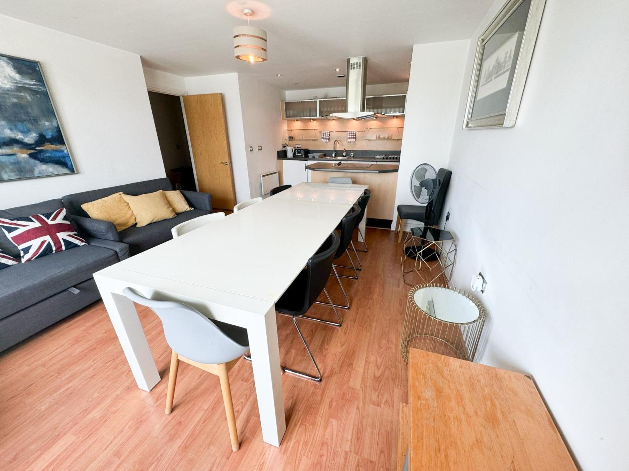 Flat 25 *